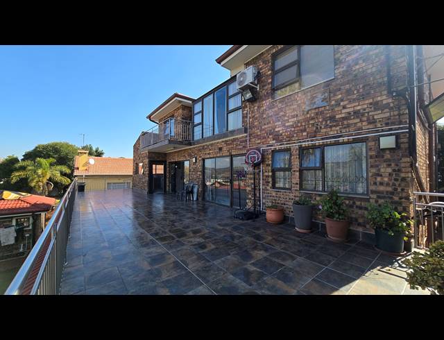 6 BEDROOM FREEHOLD FOR SALE IN WINCHESTER HILLS